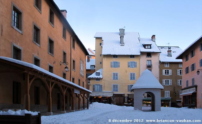 La place d'Armes située au coeur de la cité Vauban à Briançon.