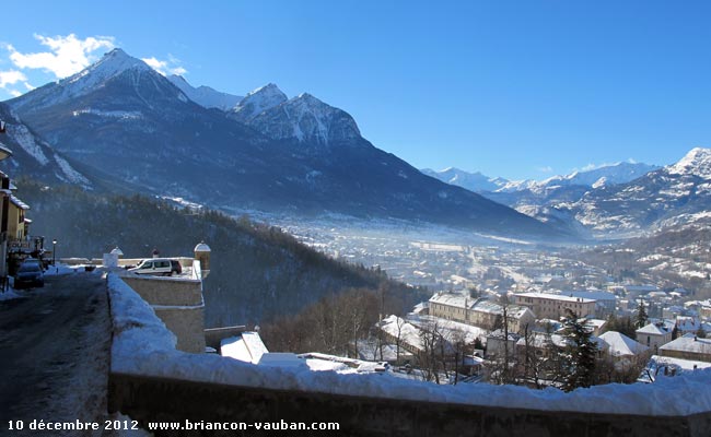 Le pic du Mélézin (2680m) au dessus de Briançon.