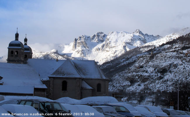 Le pic de Montbrison (2825m) au dessus de la Collégiale Notre Dame Saint Nicolas à Briançon