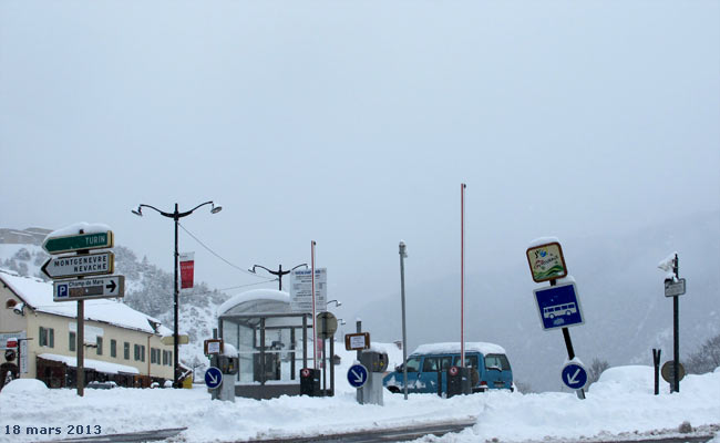 L' entrée du parking du champ de Mars à Briançon.