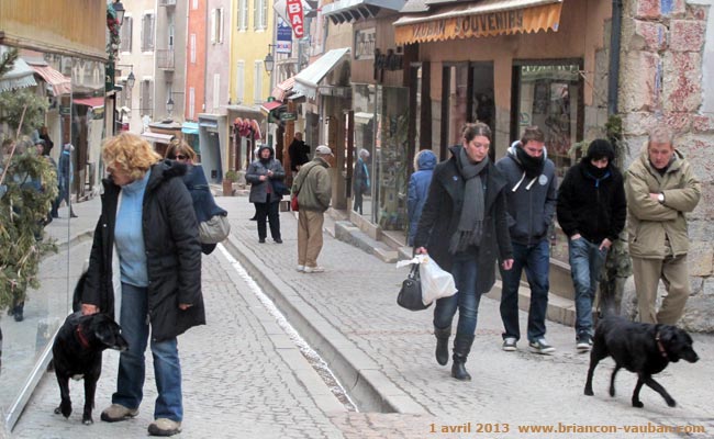 Grande rue ou Grande Gargouille : la rue commerçante de la Cité Vauban à Briançon.