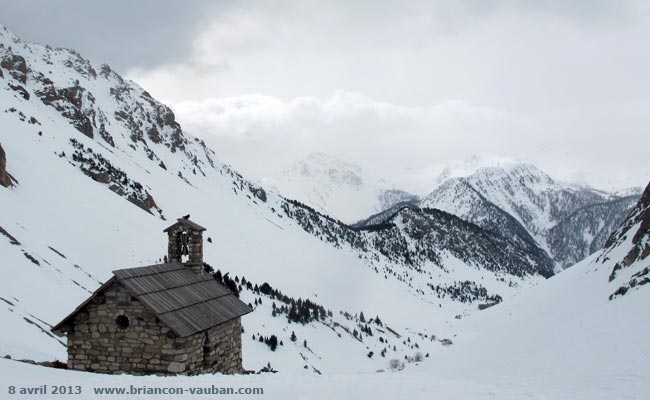 La chapelle St Michel dans le Vallon au dessus de Névache.
