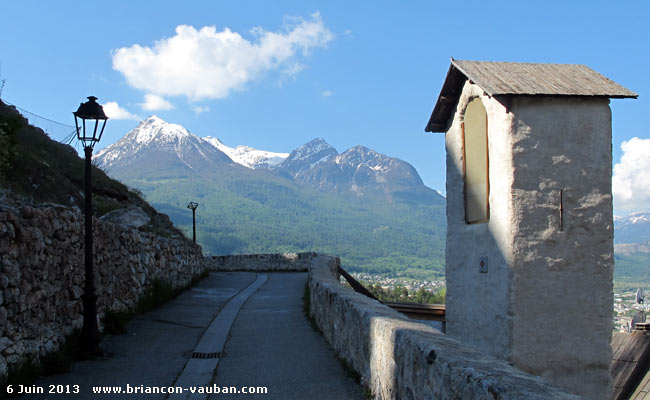 La Cloche du Son de Serre sur le chemin de ronde à Briançon.