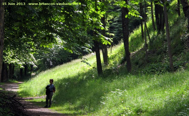 Le GR5 en bordure de la Durance à Briançon.
