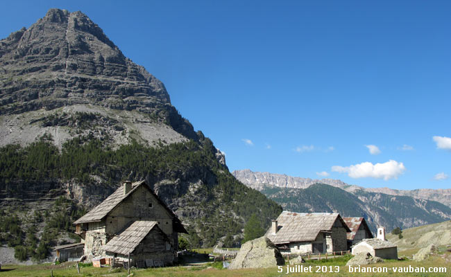 Le village de la Chau sous le Lasseron (2702m).