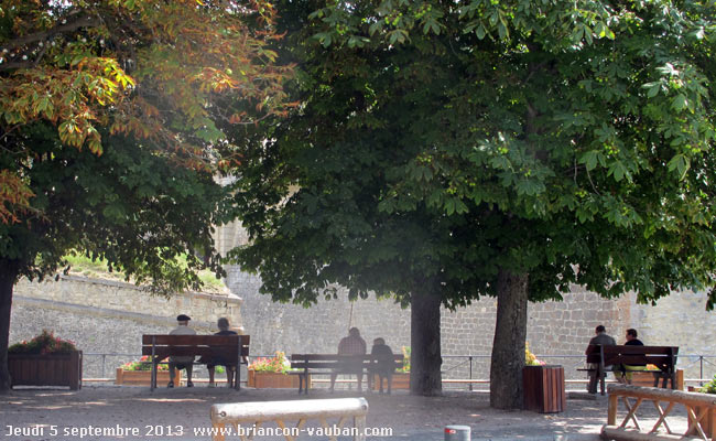 A l'entrée de la cité Vauban à Briançon.