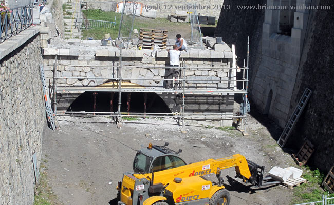 Restauration de la porte Pignerol de la cité Vauban.