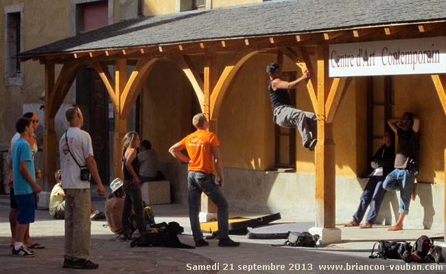 Le Festi’Grimpe sur la place d'Armes située au coeur de la cité Vauban à Briançon.