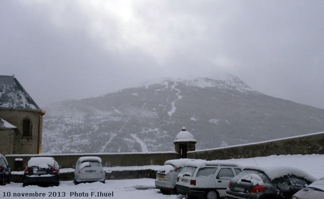 Le Prorel (2572m) au dessus de la cité Vauban de Briançon.