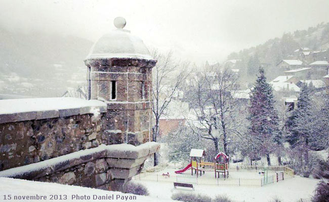 Le jardin Chanoine Motte vu des remparts de la cité Vauban à Briançon.
