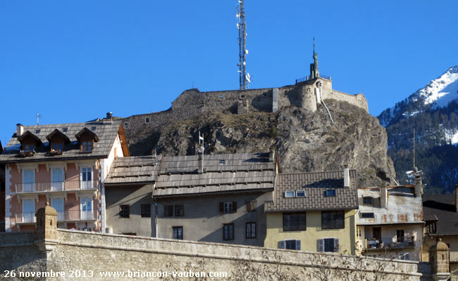 Le fort du château au dessus de la cité Vauban 