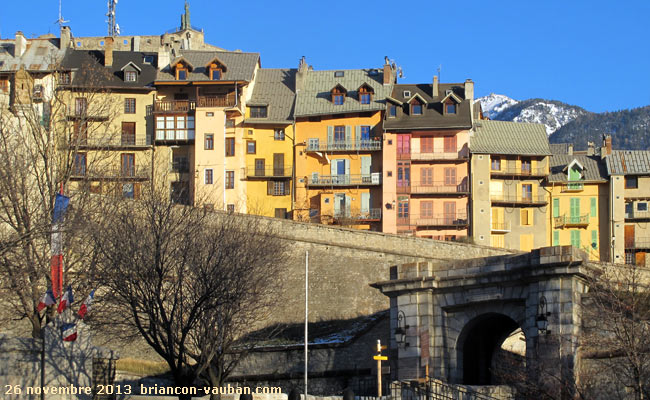 La porte d' Embrun à l'entrée de la cité Vauban à Briançon.
