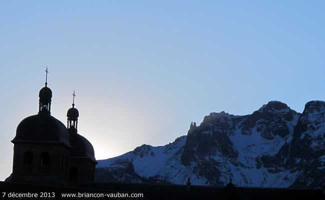 Le pic du Mélézin (2680m) au dessus de Briançon.