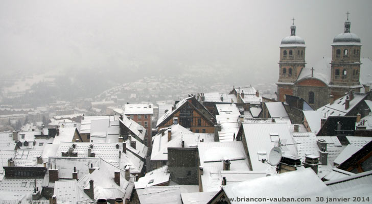 Les toits de la cité Vauban à Briançon.