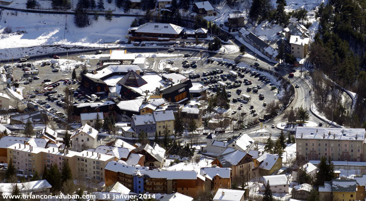 Le centre commercial Grand'Boucle à Briançon.