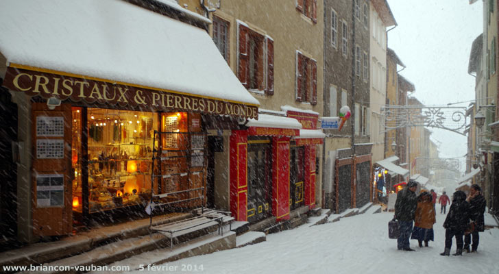 Grande rue ou Grande Gargouille : la rue commerçante de la cité Vauban.