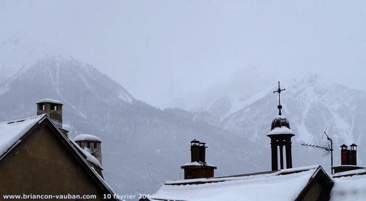 Le pic du Mélézin (2680m) au dessus de Briançon.