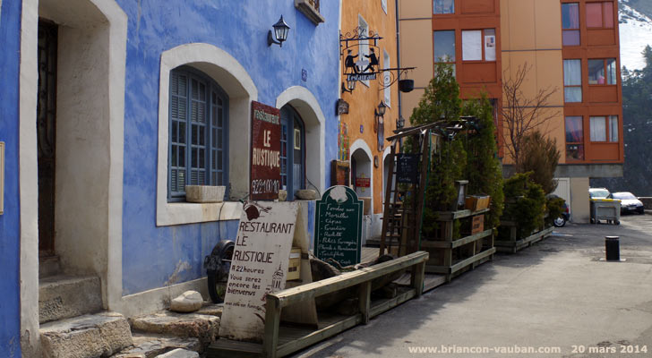 Rue du pont d'Asfeld à Briançon.