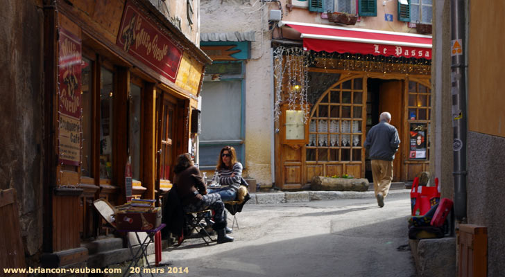 Rue du pont d'Asfeld à Briançon.