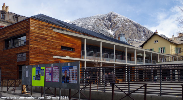 L'école Joseph Chabas et la Croix de Toulouse (1962 m).