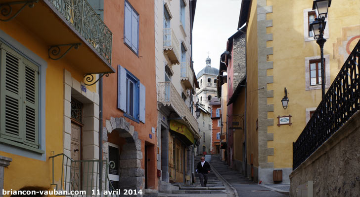 Rue Mercerie ou "Petite Gargouille" dans la cité Vauban de Briançon.