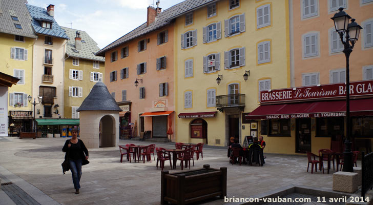 La place d'Armes située au coeur de la cité Vauban