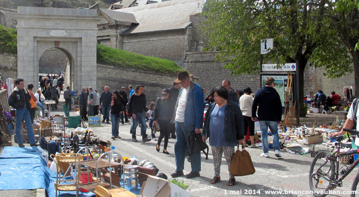 Vide grenier porte de Pignerol à Briançon