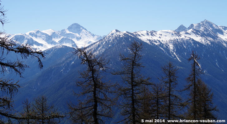 Les montagnes briançonnaises vues de Puy-St-Pierre.