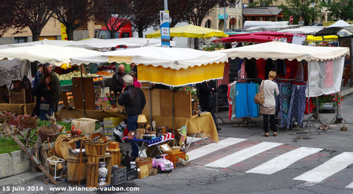 Le marché avenue du 159° RIA à Briançon.