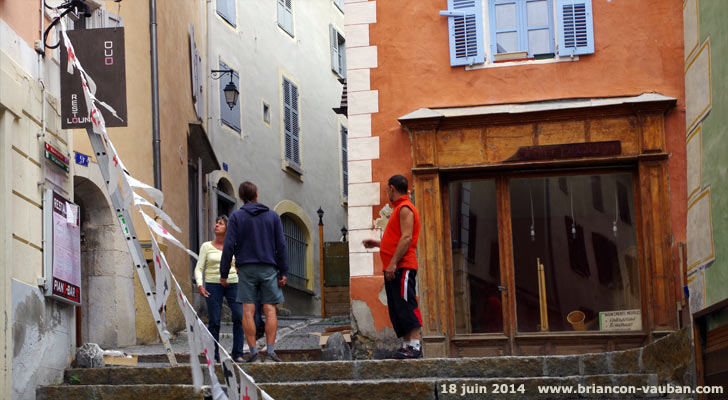 Au carrefour de la rue Porte Méane et la rue Mercerie dans la Cité Vauban. 