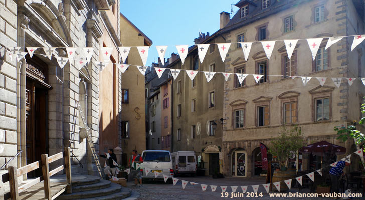 La place du Temple et la maison des Templiers construit en 1575.