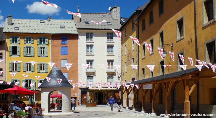 La place d'Armes au cœur de la cité Vauban. 