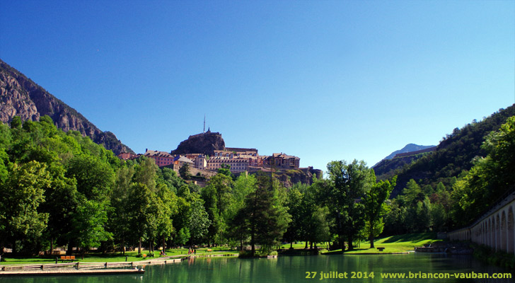 Le parc municipal de la Schappe à Briançon vu de la cité Vauban.