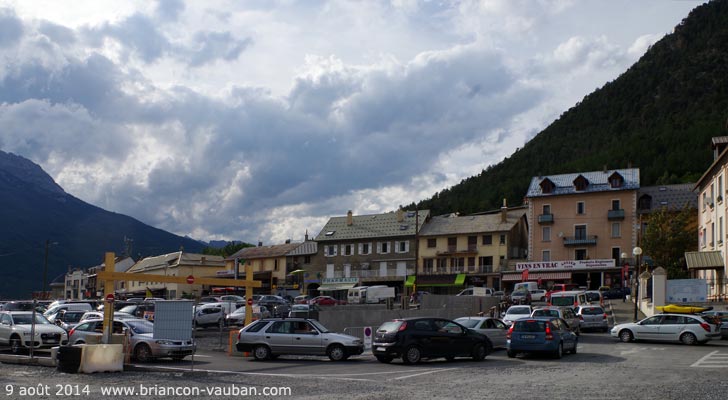 Parking du champ de Mars à Briançon. 