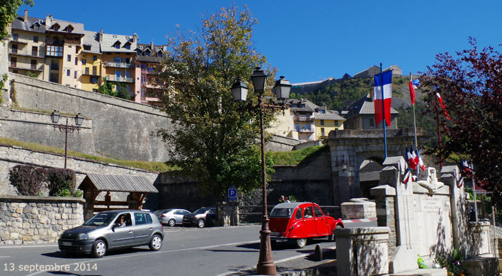 La porte d' Embrun à l'entrée de la cité Vauban à Briançon.