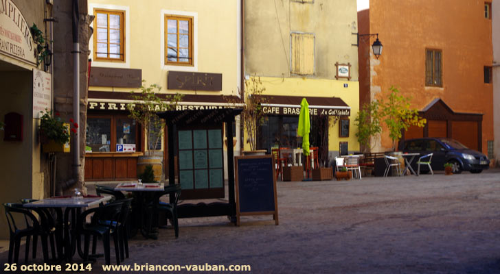 La place du Temple à Briançon.