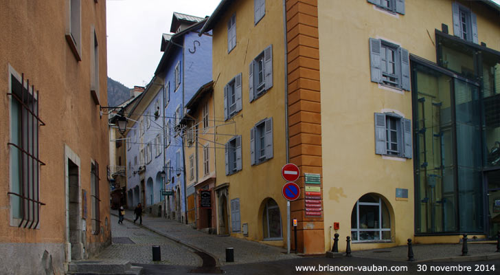 La gargouille dans la cité Vauban à Briançon.