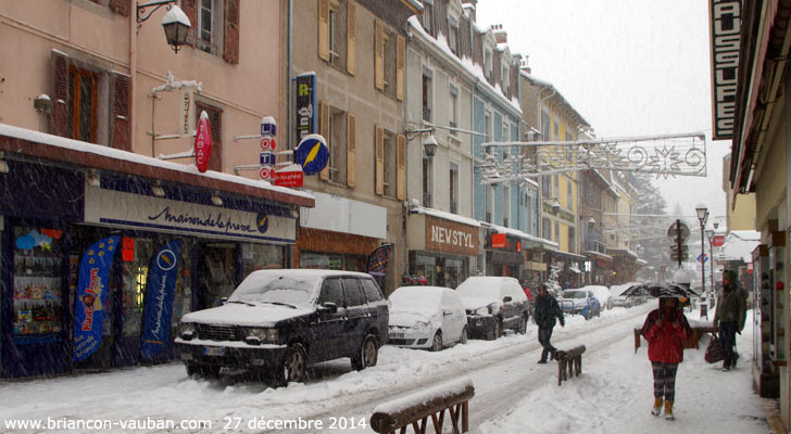 La rue centrale à Briançon.