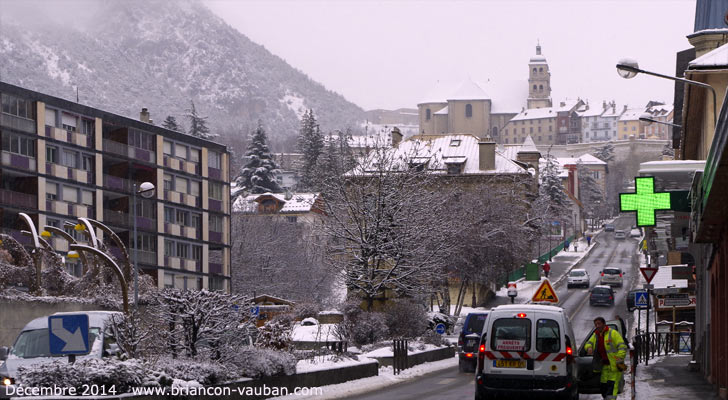 Avenue M. Petsche à Briançon.
