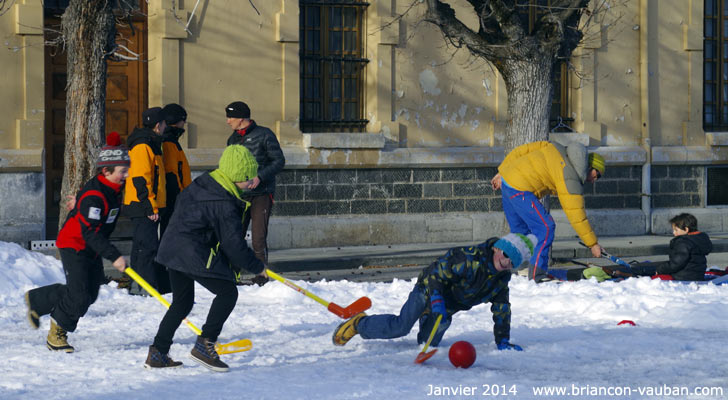 jeux d'hiver dans la caserne berwick à Briançon.