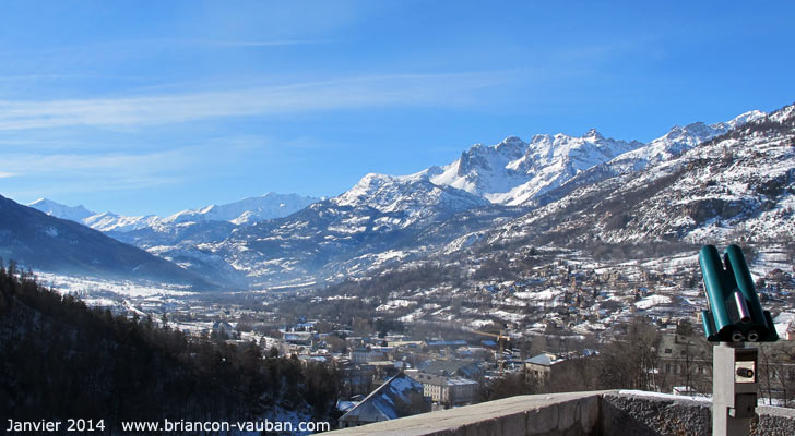 La haute vallée de la Durance vue de la Cité Vauban de Briançon.