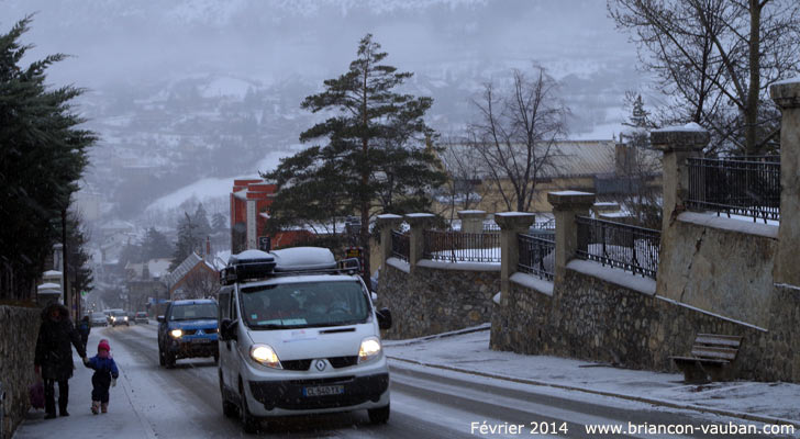 Avenue de la république ou "Chaussée" à Briançon.