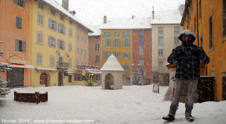 La place d'Armes au coeur de la cité Vauban à Briançon.