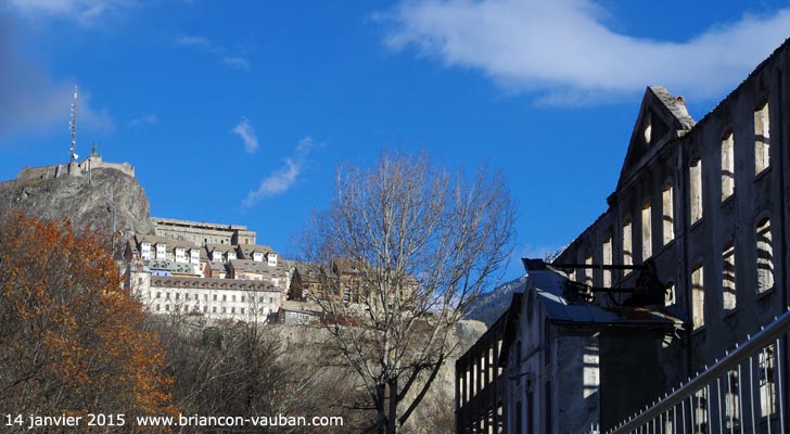 L'usine de la Schappe sous la cité Vauban à Briançon.