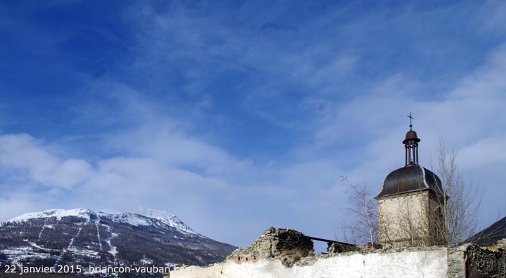 Le clocher de la chapelle des Pénitents dans la cité Vauban de Briançon.