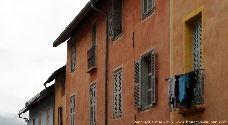 Une habitation de la Grande Rue de la cité vauban de Briançon.