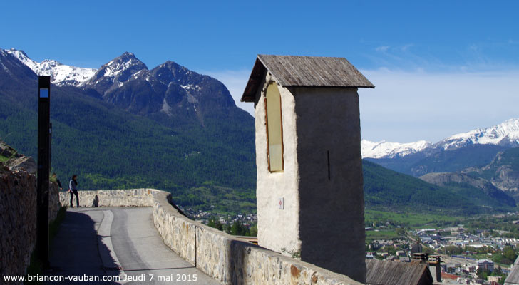 la Cloche du Son de Serre et son corps de garde.
