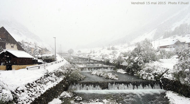 Le torrent de la Cerveyrette à Cervières. 