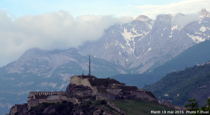 Le fort du Château et le pic de Montbrison