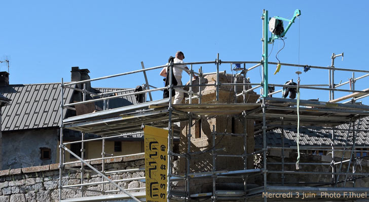 Guérite en construction à l'entrée de la cité Vauban de Briançon.